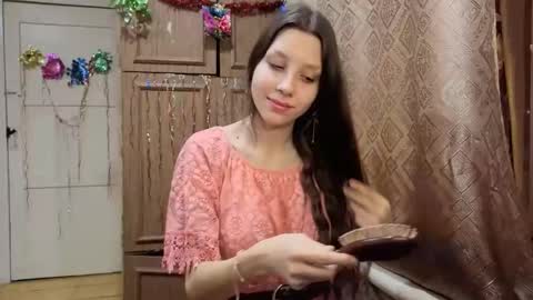 Snapshot of cirabonnet chatting on 16, 12, 2025 Lisa Salivan online show from 16, 12, 2025