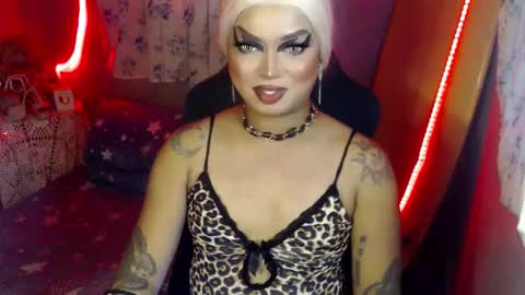 Snapshot of cj_parker69 chatting on 27, 4, 2026 QUEEN CESS online show from 27, 4, 2026