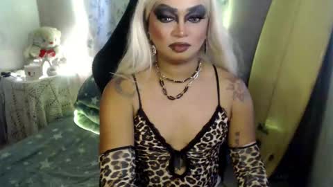 Snapshot of cj_parker69 chatting on 13, 5, 2026 QUEEN CESS online show from 13, 5, 2026
