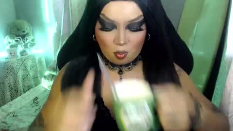 QUEEN CESS online show from 8, 6, 2026