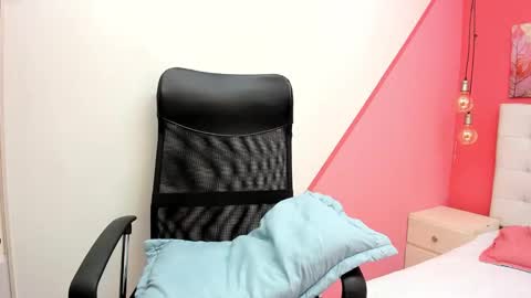 claire aristizabal online show from 25, 1, 2025