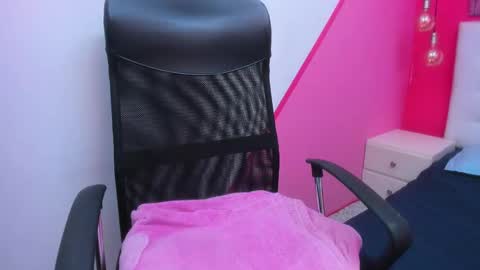 claire aristizabal online show from 2, 2, 2025