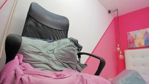 claire aristizabal online show from 20, 2, 2025