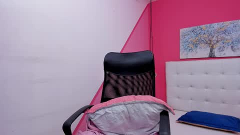 claire aristizabal online show from 8, 3, 2025