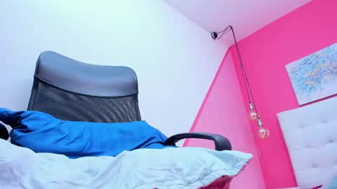 claire aristizabal online show from 9, 3, 2025