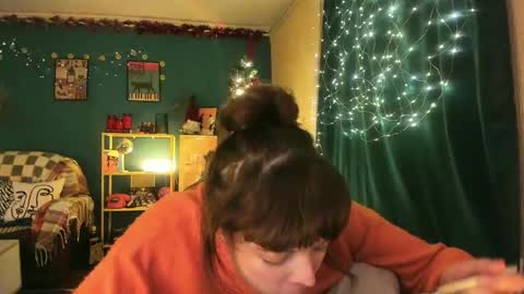 Snapshot of clancyosbourne chatting on 22, 12, 2025 Clancy online show from 22, 12, 2025