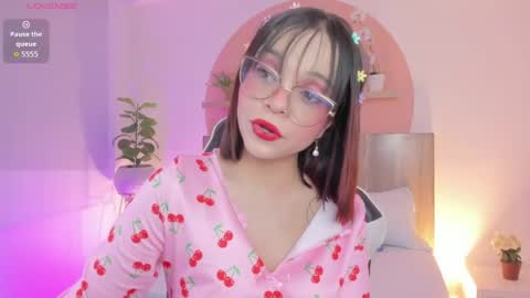 Snapshot of clara_lu chatting on 9, 5, 2026 C L A R A online show from 9, 5, 2026