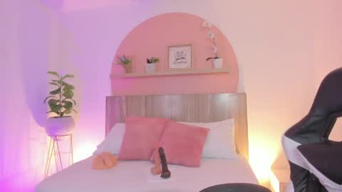 Snapshot of clara_lu chatting on 10, 5, 2026 C L A R A online show from 10, 5, 2026