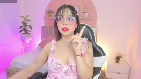 Snapshot of clara_lu chatting on 27, 5, 2026 C L A R A online show from 27, 5, 2026