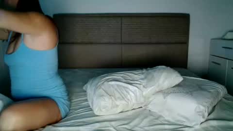 Snapshot of claudiacoxxx chatting on 17, 12, 2025 claudiacoxxx online show from 17, 12, 2025