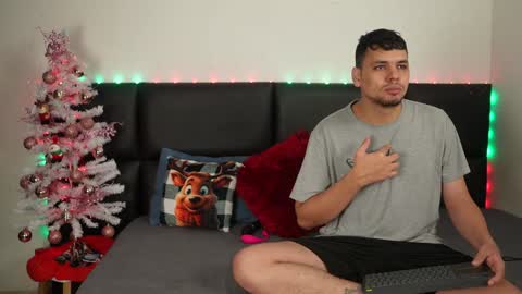 Snapshot of cleoanubis_ chatting on 19, 12, 2024 Girl Juliana and Federico online show from 19, 12, 2024