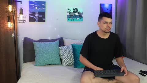 Snapshot of cleoanubis_ chatting on 28, 10, 2025 Girl Juliana and Federico online show from 28, 10, 2025