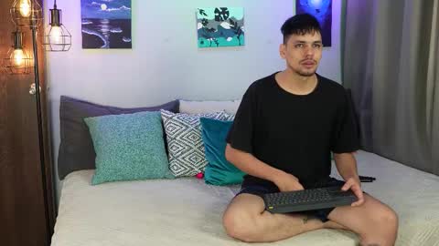 Snapshot of cleoanubis_ chatting on 31, 10, 2025 Girl Juliana and Federico online show from 31, 10, 2025