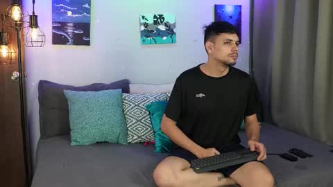 Snapshot of cleoanubis_ chatting on 2, 11, 2025 Girl Juliana and Federico online show from 2, 11, 2025