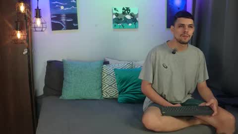 Snapshot of cleoanubis_ chatting on 14, 1, 2026 Girl Juliana and Federico online show from 14, 1, 2026