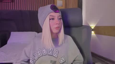 cleowhite_ online show from 26, 9, 2025