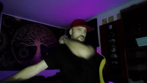 Snapshot of clintwood12 chatting on 21, 11, 2025 chad online show from 21, 11, 2025