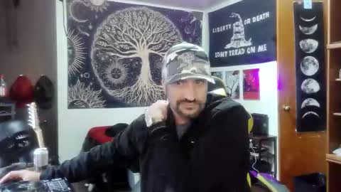 Snapshot of clintwood12 chatting on 22, 11, 2025 chad online show from 22, 11, 2025