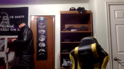 Snapshot of clintwood12 chatting on 22, 12, 2025 chad online show from 22, 12, 2025