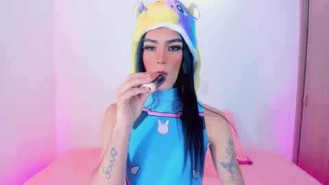 CLOE REMINTON online show from 9, 3, 2025