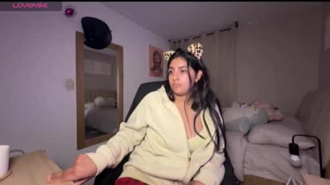 cloe small online show from 23, 10, 2025