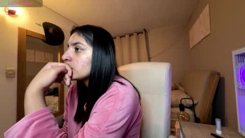 cloe small online show from 18, 12, 2025