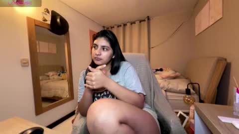 cloe small online show from 3, 2, 2026