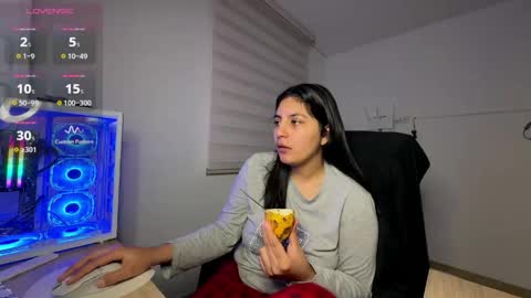 cloe small online show from 24, 4, 2026