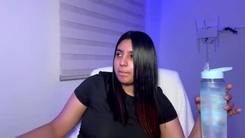 cloe small online show from 19, 6, 2026