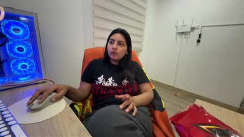 cloe small online show from 3, 7, 2026