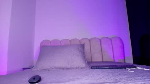 Cloe  Stanfort online show from 4, 12, 2025