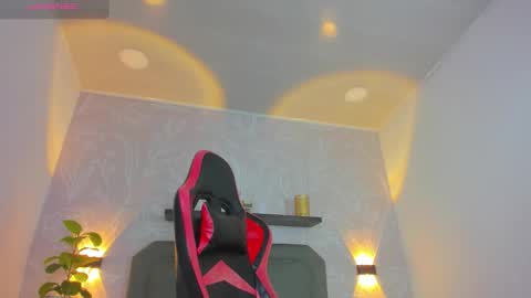 Snapshot of cloe_yeraldy_ chatting on 8, 10, 2025 CHARLOTTE online show from 8, 10, 2025