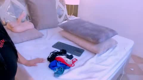 Cloe Connely  online show from 23, 4, 2026