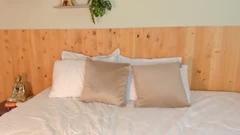 Chloe Smith online show from 23, 9, 2025