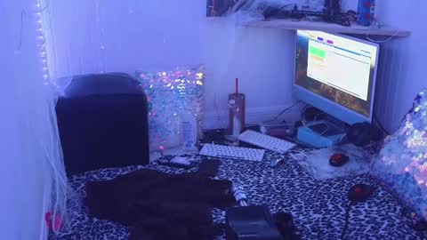 Clover51980 online show from 23, 1, 2025