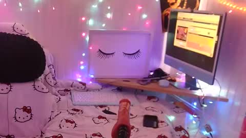 Clover51980 online show from 12, 3, 2026