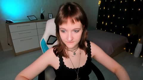  Clover  follow me  online show from 18, 12, 2024