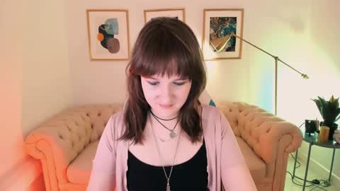  Clover  follow me  online show from 28, 1, 2025