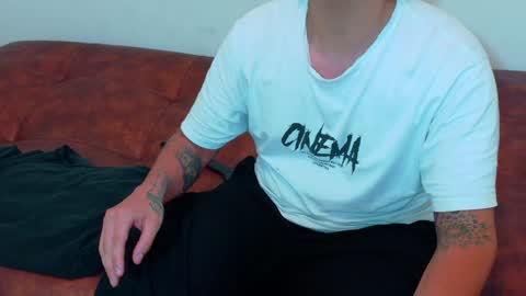 Snapshot of clydexxxbunny chatting on 31, 12, 2024 Clyde and Bunny online show from 31, 12, 2024