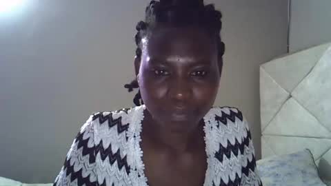 Snapshot of coco_luna chatting on 27, 10, 2025 Luna online show from 27, 10, 2025