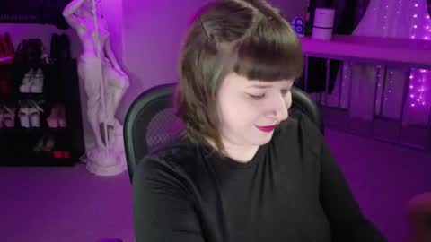 Coco Deville online show from 6, 2, 2026