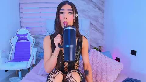 Snapshot of colett_hall chatting on 7, 6, 2026 colett online show from 7, 6, 2026