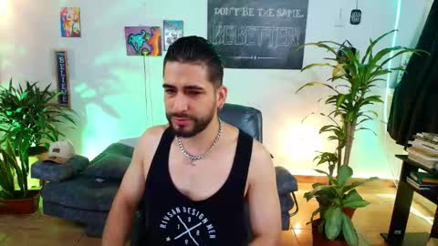 Snapshot of colin_stone chatting on 5, 12, 2025 colin_stone online show from 5, 12, 2025