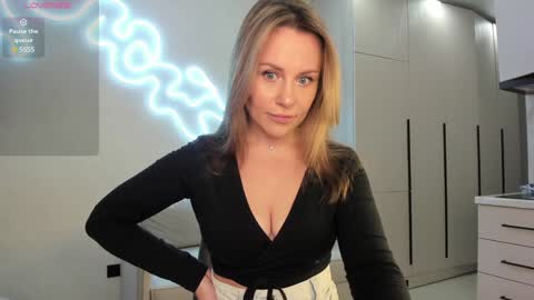 Snapshot of cometoseeme_ chatting on 6, 2, 2025 Alice online show from 6, 2, 2025