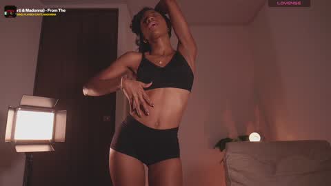   independent model online show from 30, 12, 2024