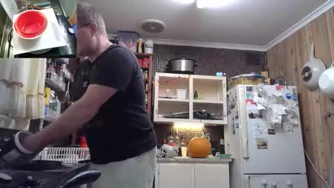 Snapshot of cookieliquor chatting on 27, 10, 2025 Cookie - I do cooking streams occasionally. Next stream online show from 27, 10, 2025