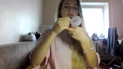 Snapshot of cora_fora chatting on 18, 9, 2025 cora_fora online show from 18, 9, 2025