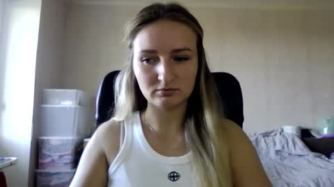 Snapshot of cora_fora chatting on 22, 9, 2025 cora_fora online show from 22, 9, 2025