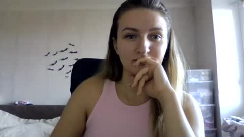 Snapshot of cora_fora chatting on 5, 11, 2025 cora_fora online show from 5, 11, 2025