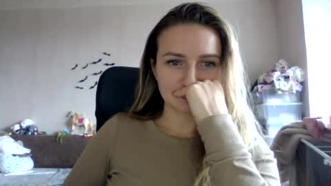 Snapshot of cora_fora chatting on 19, 11, 2025 cora_fora online show from 19, 11, 2025